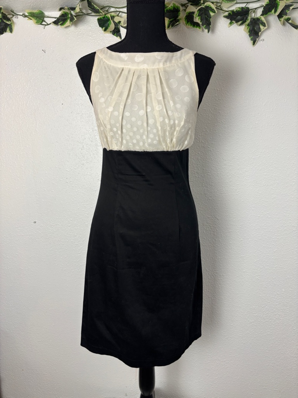 945 Trixxi Sleeveless Two-Tone Black and Cream Polka Dot Dress. Sz3